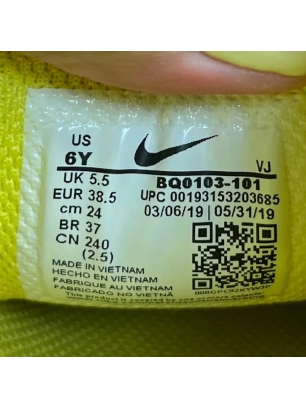 Nike Air Max 270 React Bright Violet Girls Size‎ 6Y White Running Shoes Sneakers